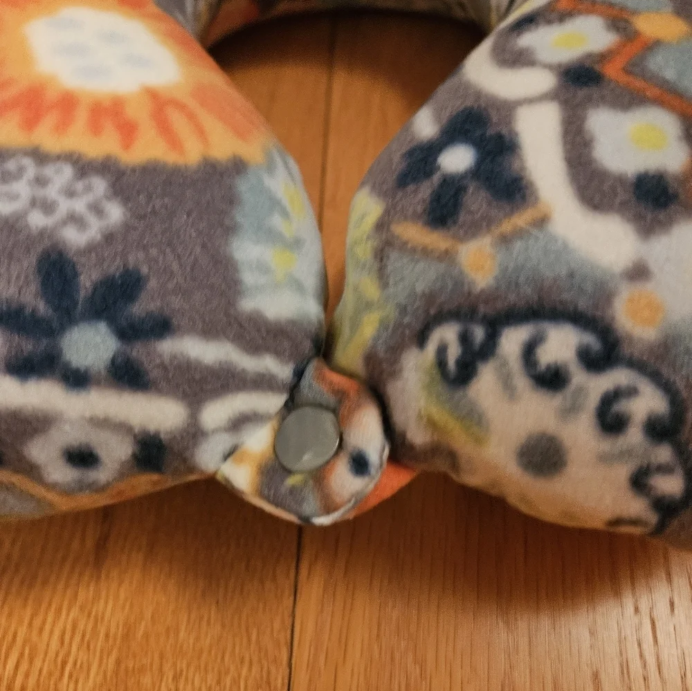 Vera Bradley Travel Neck Pillow NWT